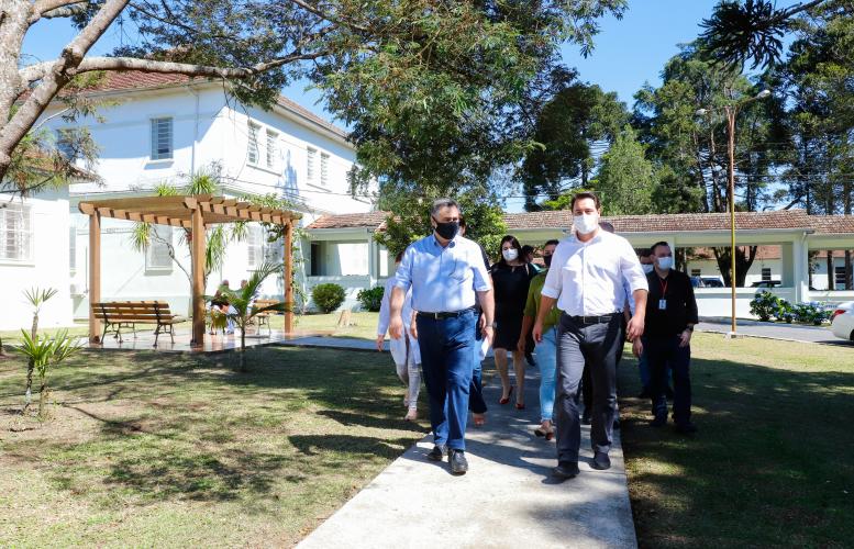 Governador e secretário da Saúde visitam Hospital de Dermatologia Sanitária do Paraná