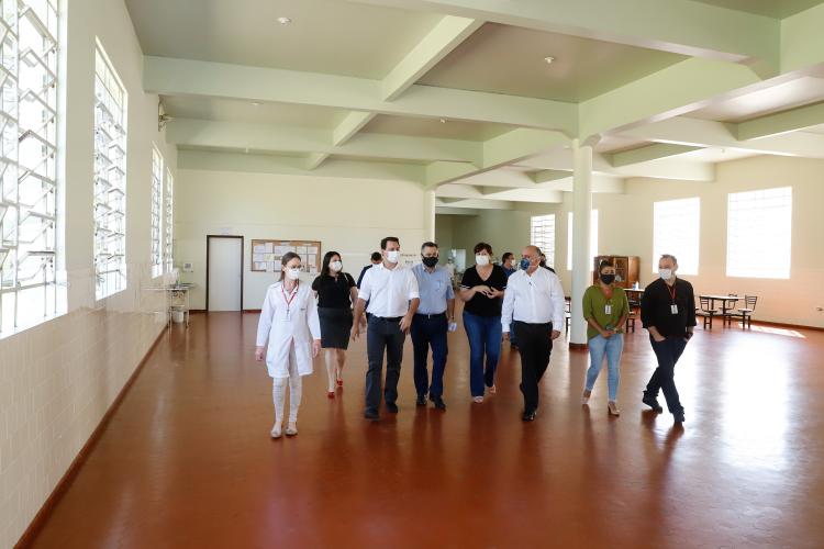 Governador e secretário da Saúde visitam Hospital de Dermatologia Sanitária do Paraná