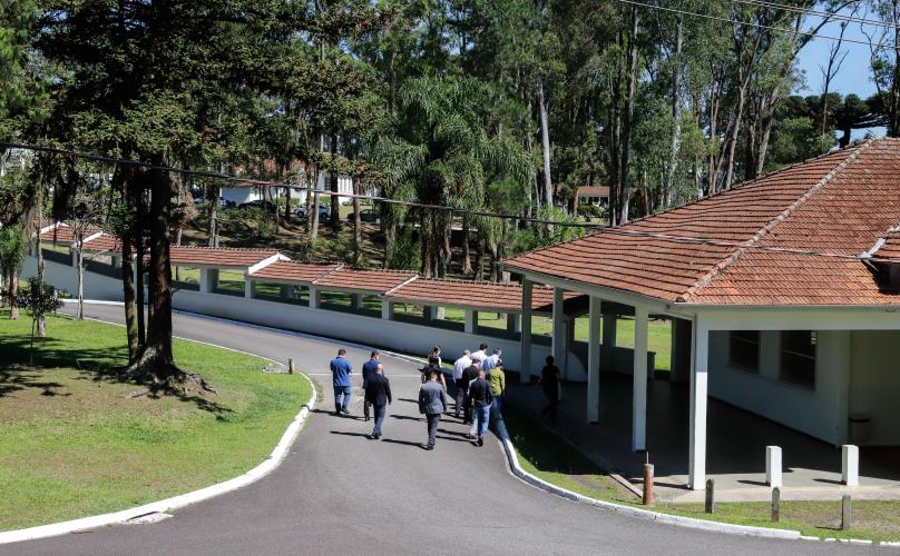 Governador e secretário da Saúde visitam Hospital de Dermatologia Sanitária do Paraná