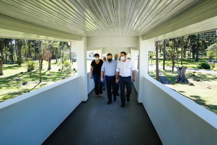 Governador e secretário da Saúde visitam Hospital de Dermatologia Sanitária do Paraná