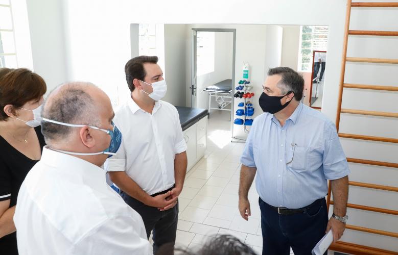 Governador e secretário da Saúde visitam Hospital de Dermatologia Sanitária do Paraná