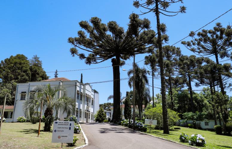 Governador e secretário da Saúde visitam Hospital de Dermatologia Sanitária do Paraná